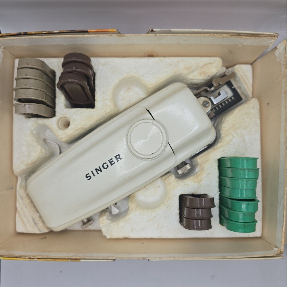 Vintage Singer Professional Buttonholer Slant Needle Set w/ 18 Cams Box V102879